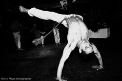 Baris Yazar performing capoeira